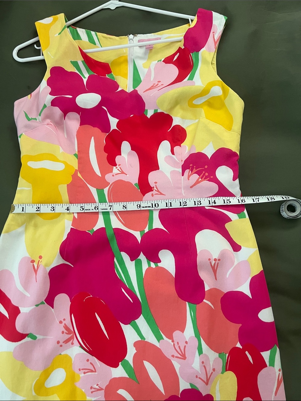 Lilly Pulitzer Taytay shift dress in Lavish Lilies Placed print. Size 8 - Picture 4 of 5